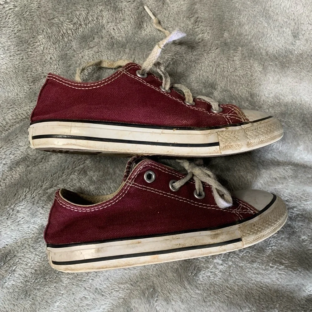 Kid's Converse Tennis Shoes